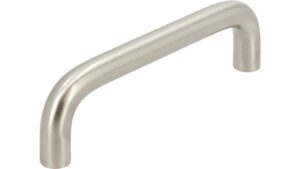 Griff Eckental Stahl vernickelt feingeschliffen - 106 mm lang vor weißem Hintergrund