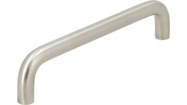 Griff Eckental Stahl vernickelt feingeschliffen - 138 mm lang vor weißem Hintergrund