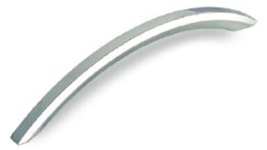 Griff Frankental Druckguss chrom glänzend - 146 mm lang vor weißem Hintergrund