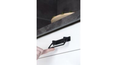 Griff Fürstenau Druckguss schwarz matt pulverbeschichtet - 146 mm lang  vor weißem Hintergrund