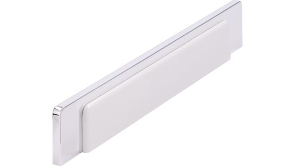Griff Gärtringen Kunststoff glasiert weiß hochglanz metallisiert chrom glänzend - 150 mm lang  vor weißem Hintergrund