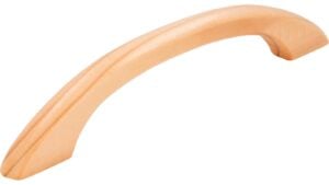 Griff Gaildorf Holz kiefer natur lackiert - 170 mm lang  vor weißem Hintergrund