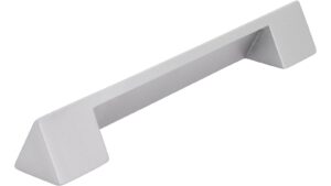 Griff Gelnhausen Druckguss alufarbig pulverbeschichtet - 142 mm lang  vor weißem Hintergrund