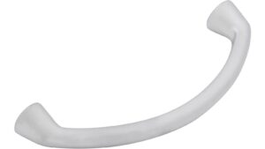 Griff Halberstadt Druckguss chrom matt - 73 mm lang  vor weißem Hintergrund