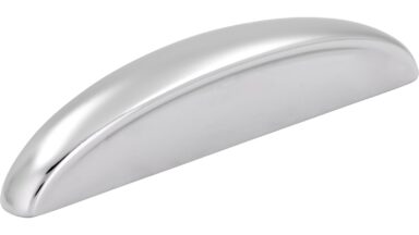 Griff Halver Druckguss chrom glänzend - 90 mm lang vor weißem Hintergrund