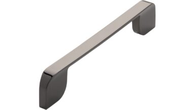 Griff Herrsching Druckguss Schwarz chrom - 168 mm lang vor weißem Hintergrund