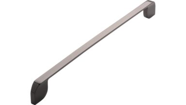 Griff Herrsching Druckguss Schwarz chrom - 328 mm lang vor weißem Hintergrund