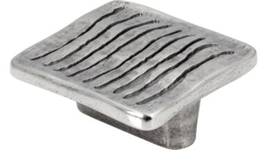 Griff Hofgeismar Druckguss altsilberfarbig - 54 mm lang vor weißem Hintergrund