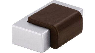 Griff Holzgerlingen Kunststoff holzeffekt nussbraun metallisiert chrom - 40 mm lang  vor weißem Hintergrund