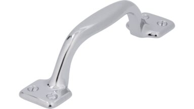 Griff Kamen Druckguss chrom glänzend - 96 mm lang vor weißem Hintergrund