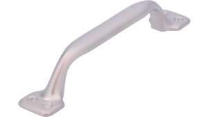 Griff Kamen Druckguss matt vernickelt - 128 mm lang vor weißem Hintergrund