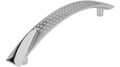 Griff Kaufbeuren Druckguss chrom glänzend - 160 mm lang vor weißem Hintergrund