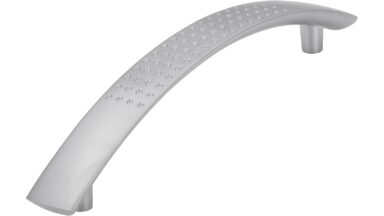 Griff Kaufbeuren Druckguss chrom matt - 160 mm lang vor weißem Hintergrund