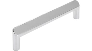 Griff Kierspe Druckguss chrom glänzend - 138 mm lang vor weißem Hintergrund