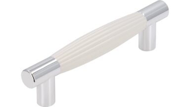 Griff Köln Kunststoff weiß metallisiert chrom glänzend - 127 mm lang  vor weißem Hintergrund