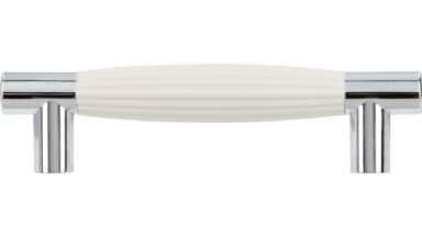 Griff Köln Kunststoff weiß metallisiert chrom glänzend - 127 mm lang  vor weißem Hintergrund