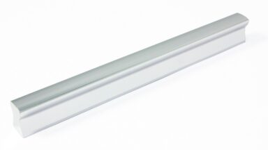 Griff Königsbach Kunststoff Metallfolieneffekt - silber glänzend - 166 mm lang  vor weißem Hintergrund