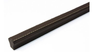 Griff Korb Lederstruktur - braun - 342 mm lang vor weißem Hintergrund