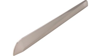 Griff Künzelsau Druckguss vernickelt feingeschliffen - 310 mm lang vor weißem Hintergrund
