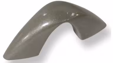 Griff Landshut Kunststoff grau - 64 mm lang vor weißem Hintergrund
