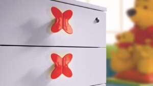 Griff Lollar Kunststoff glasiert - rot - 86 mm lang  vor weißem Hintergrund