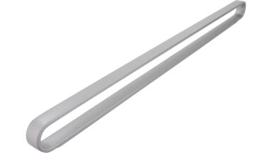 Griff Luckenwalde Druckguss alufarbig pulverbeschichtet - 428 mm lang vor weißem Hintergrund