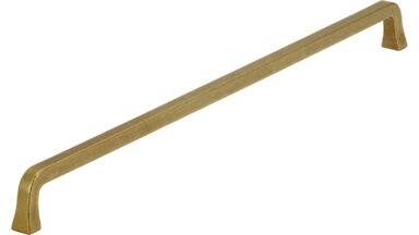 Griff Marktheidenfeld Druckguss messingfarbig getrommelt matt - 331 mm lang vor weißem Hintergrund