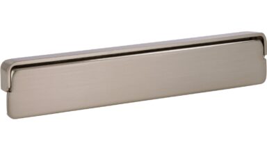 Griff Mayen Druckguss vernickelt feingeschliffen - 160 mm lang  vor weißem Hintergrund