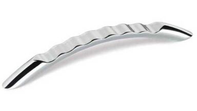 Griff Mechernich Druckguss chrom glänzend - 170 mm lang vor weißem Hintergrund