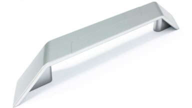 Griff Merzenich Kunststoff metallisiert - chrom - 200 mm lang  vor weißem Hintergrund