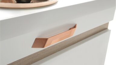 Griff Merzenich Kunststoff metallisiert - kupfer - 200 mm lang  vor weißem Hintergrund