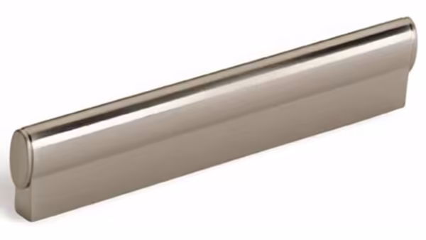 Griff Metzingen Druckguss matt vernickelt - 146 mm lang vor weißem Hintergrund