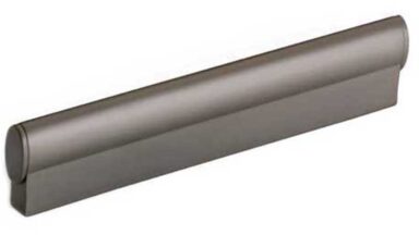 Griff Metzingen Druckguss silber - 146 mm lang vor weißem Hintergrund