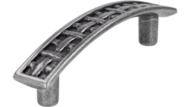 Griff Neckarsulm Druckguss altsilberfarbig - 126 mm lang vor weißem Hintergrund