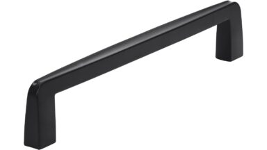 Griff Neuhof Druckguss schwarz matt pulverbeschichtet - 172 mm lang  vor weißem Hintergrund
