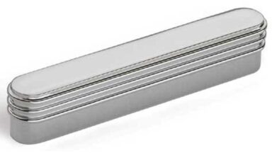 Griff Neusäß Druckguss chrom glänzend - 114 mm lang  vor weißem Hintergrund