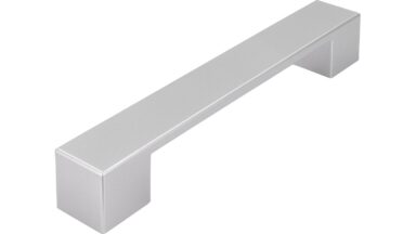 Griff Oberstdorf Kunststoff metallisiert chrom - 164 mm lang vor weißem Hintergrund