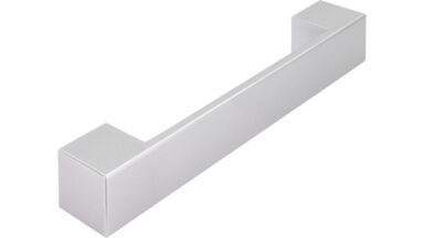 Griff Oberstdorf Kunststoff metallisiert chrom - 164 mm lang  vor weißem Hintergrund