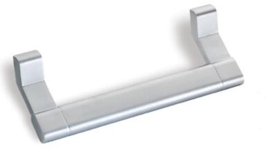 Griff Ottobrunn Druckguss chrom matt - 180 mm lang vor weißem Hintergrund