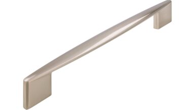 Griff Parchim Druckguss vernickelt feingeschliffen - 232 mm lang vor weißem Hintergrund