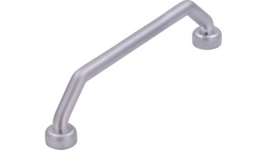Griff Pirna Druckguss chrom matt - 108 mm lang vor weißem Hintergrund