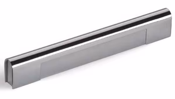 Griff Prenzlau Druckguss chrom glänzend - 176 mm lang vor weißem Hintergrund