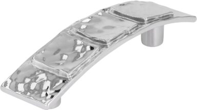Griff Remagen Druckguss chrom glänzend - 93 mm lang vor weißem Hintergrund