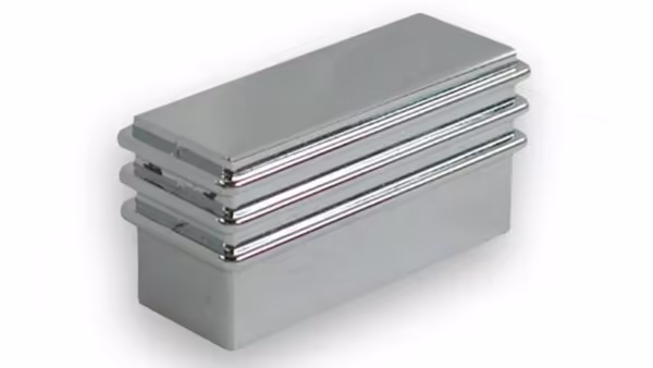 Griff Remseck Zinkdruckguß - chrom glänzend - 44 mm lang vor weißem Hintergrund