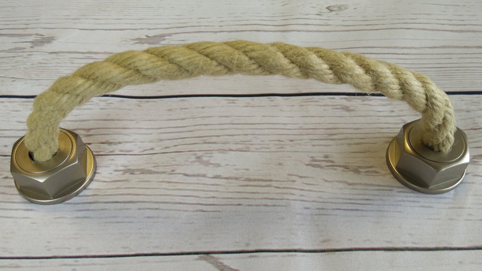 Griff Rope Kunststoff metallisiert - warmgrau, Schnur - beige - 229 mm lang  vor weißem Hintergrund