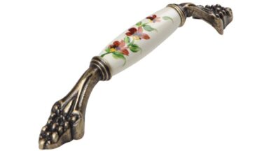 Griff Schöneiche Zamak Porzellan antik beige Blumen rot gelb grün - 156 mm lang vor weißem Hintergrund