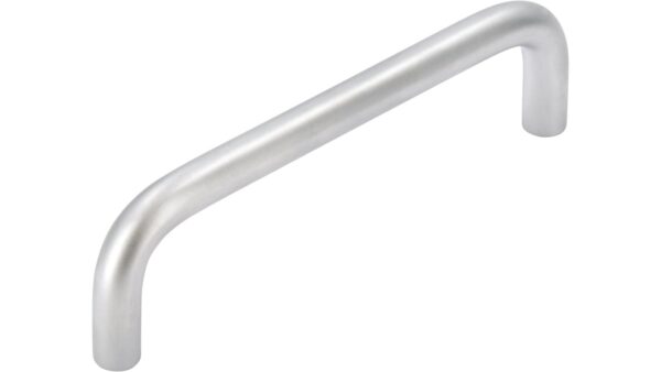 Griff Schöningen Stahl chrom matt - 104 mm lang vor weißem Hintergrund