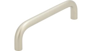 Griff Schöningen Stahl matt vernickelt - 104 mm lang vor weißem Hintergrund