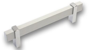 Griff Schrobenhausen Aluminium - Druckguss silber natur matt chrom glänzend - 168 mm lang vor weißem Hintergrund