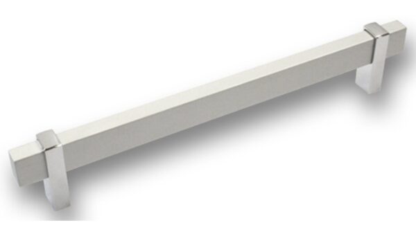 Griff Schrobenhausen Aluminium - Druckguss silber natur matt chrom glänzend - 232 mm lang  vor weißem Hintergrund